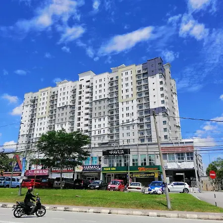 Tropika Homestay Bangi With 3 Bedrooms Kajang Exterior photo